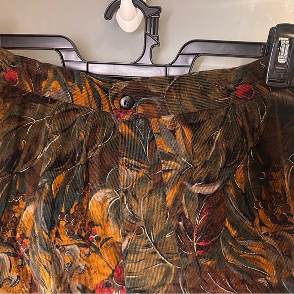 Size 2 /4 Vintage Berries and Leaves Corduroy Fabric Skirt - Picture 4 of 6